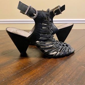 Vince Camuto Edita Black a leather Sandal Size 10